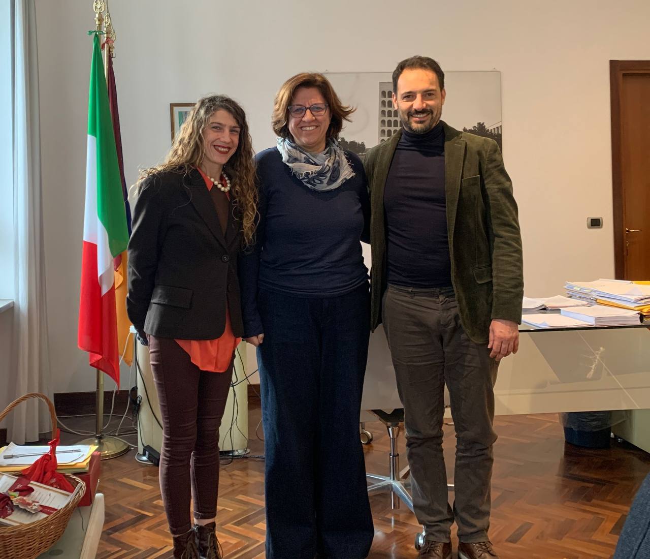 photo 5947327879077545578 y