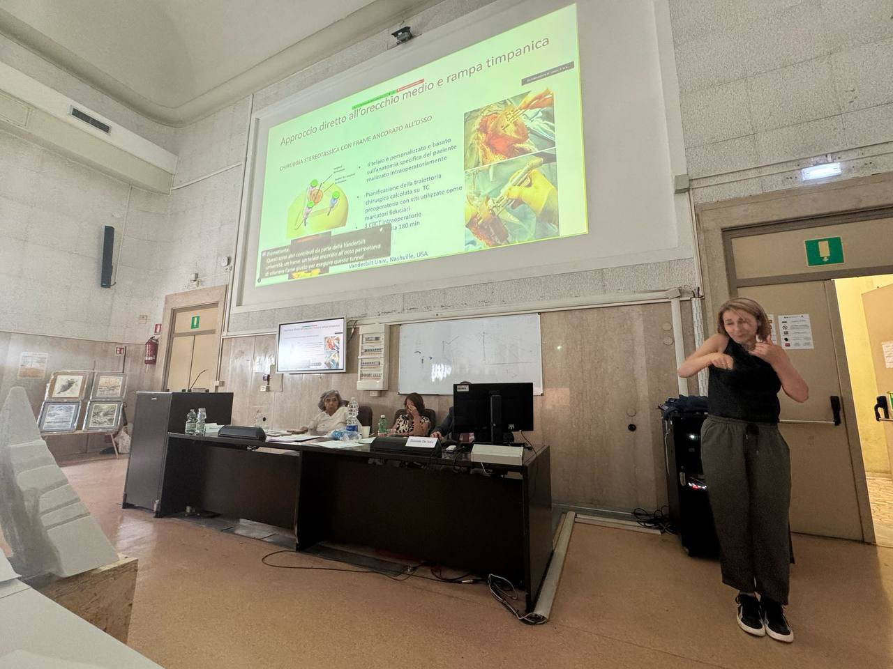 photo 5983068870338004876 y