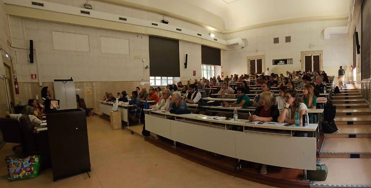 photo 5983068870338004877 y