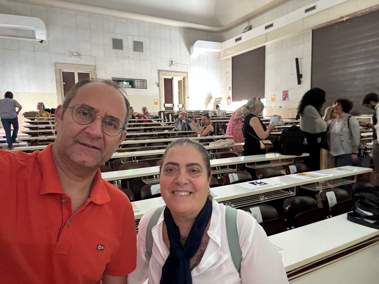 photo 5983068870338004878 y